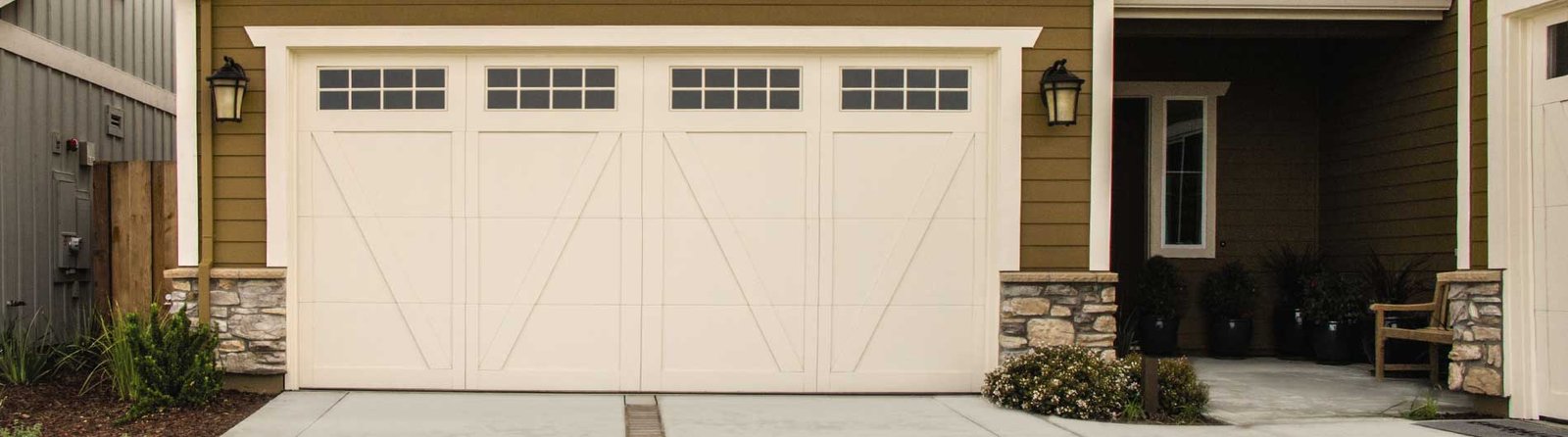6600-CH-Garage-Door-Bellview-CustomPaint-StocktonIII